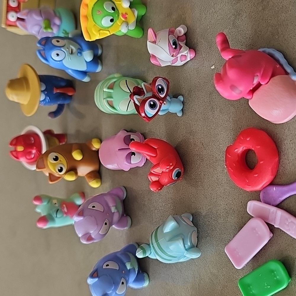 ✨️SOLD✨️Lost Kitties Collection x37 Lot - Picture 2 of 10